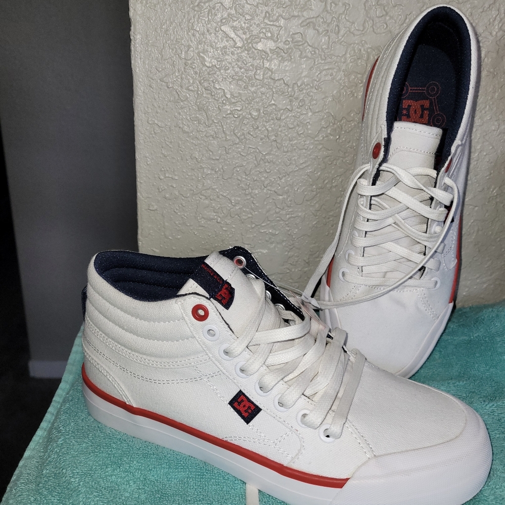 Dc tennis shoes